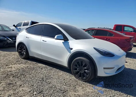 2024 Tesla Model Y из США, поврежденный, VIN 7SAYGDED5RF039377
